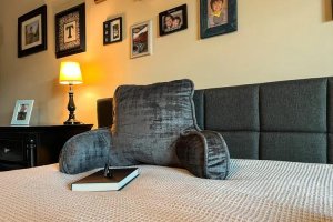 Supportive Reading Pillows Put to the Test for Long Book Sessions